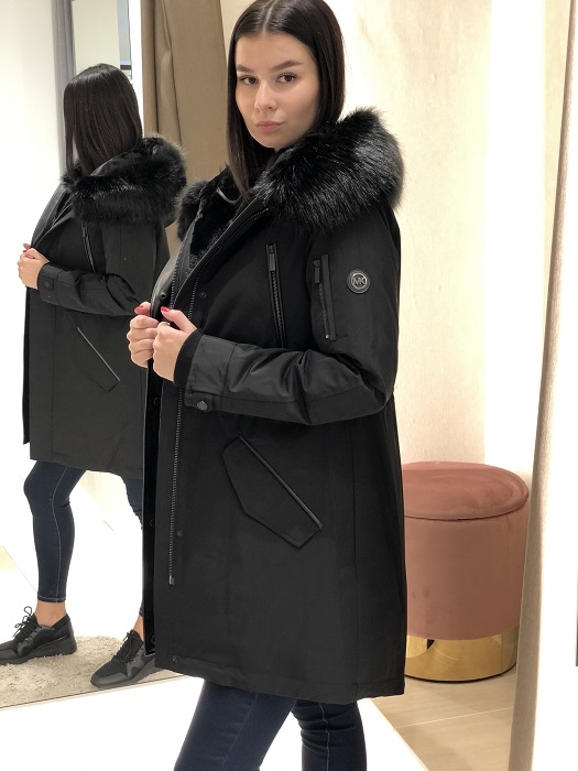 Čierna zimná bunda Michael Kors s kapucňou a futrom