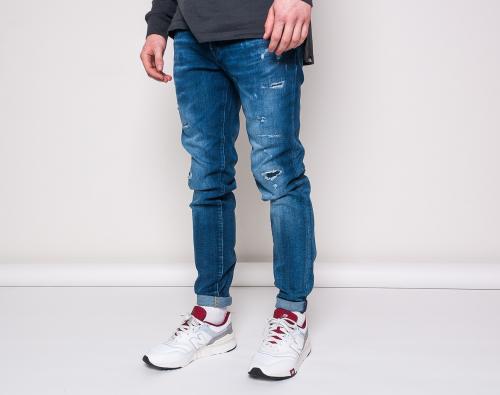 P�NSKE D��NSY GUESS 32