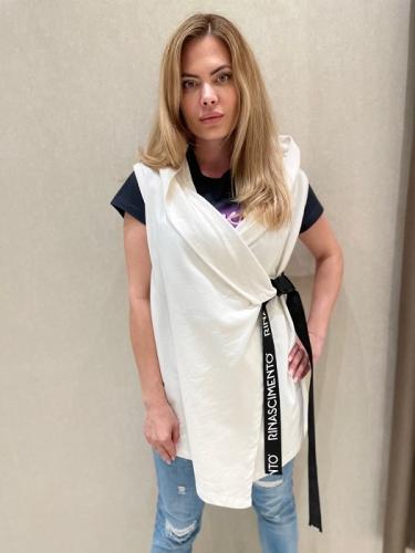 D�mska vesta Rinascimento s �iernym opaskom