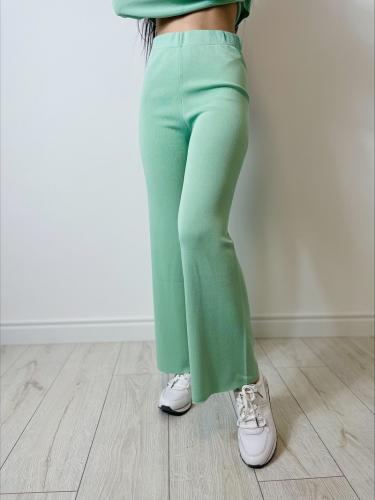 zelené úpletové nohavice