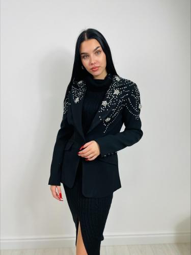 �IERNA SAKO S KAMIENKAMI JOLEEN