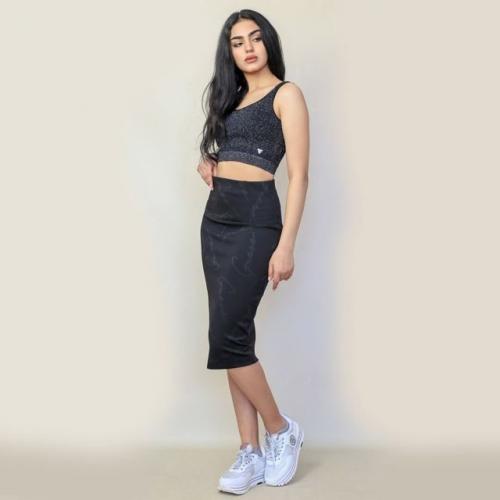 �ierna logov� suk�a Guess