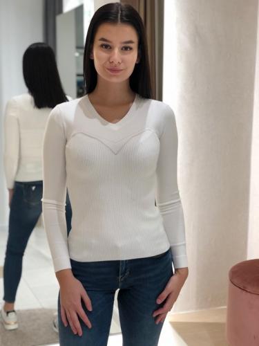 Top Guess v bielej farbe rebrovan� �t�l