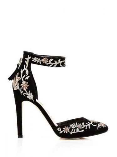 �ierne vy��van� sand�le Guess