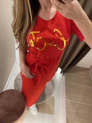 �erven� �aty s nariasen�m ruk�vom Liu Jo