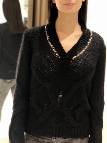 Patrizia pepe pleten� sveter so striebornou retiazkou