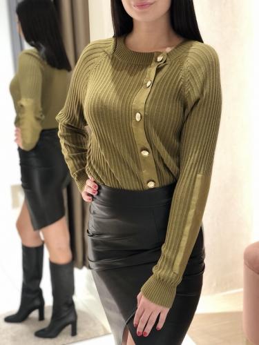 Patrizia Pepe zelen� pulover s gomb�kmi