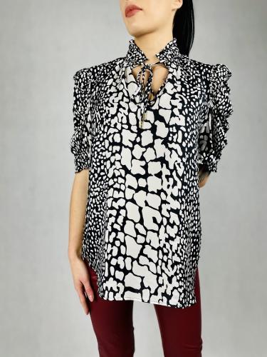 Michael Kors bl�zka v �ierno bielom preveden�